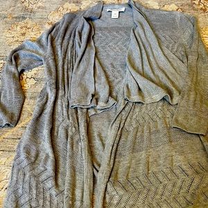Great cardigan for office or casual.